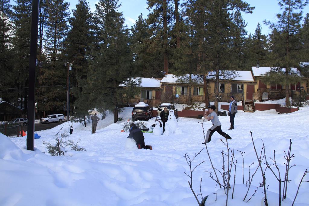 Pine Woods Resort Idyllwild Exterior photo